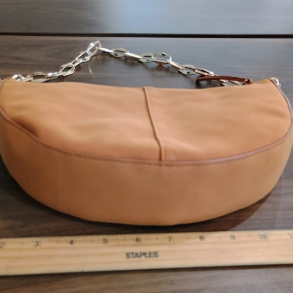 Universal Thread Tan Shoulder Bag with Gold Chain - Picture 5 of 9